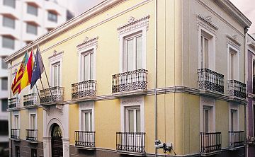 El Síndic insta a la Generalitat a investigar con todas las garantías la denuncia de una mujer trans por posible discriminación